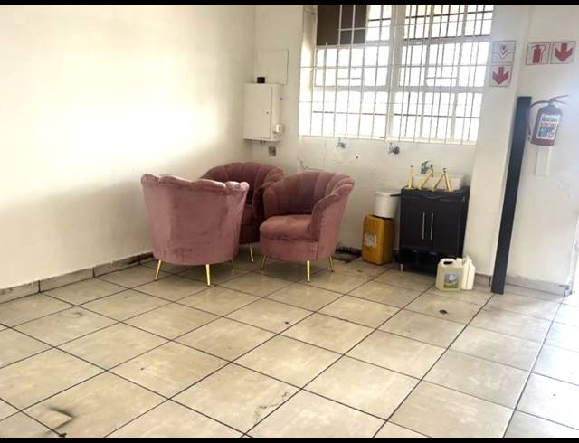 70M² RETAIL TO LET IN ORANGE GROVE